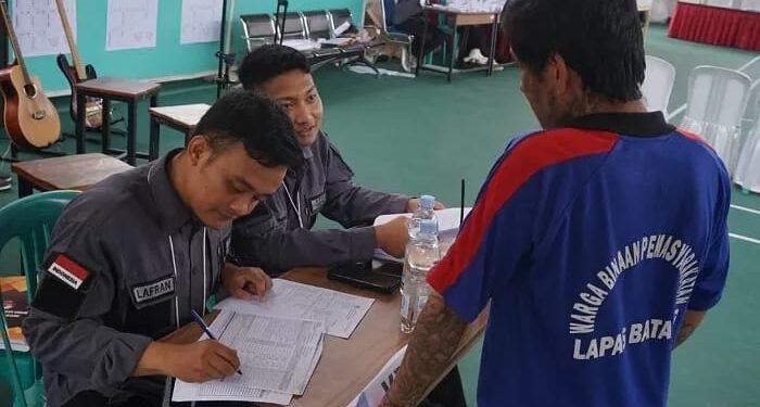 Para Narapidana LAPAS Batang Gunakan Hak Konstitusi Pemilu 2024 Dengan Penuh Haru