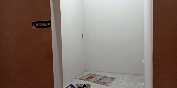 GELIAT EKONOMI DI KOMPLEKS MAKAM SAPURO PEKALONGAN