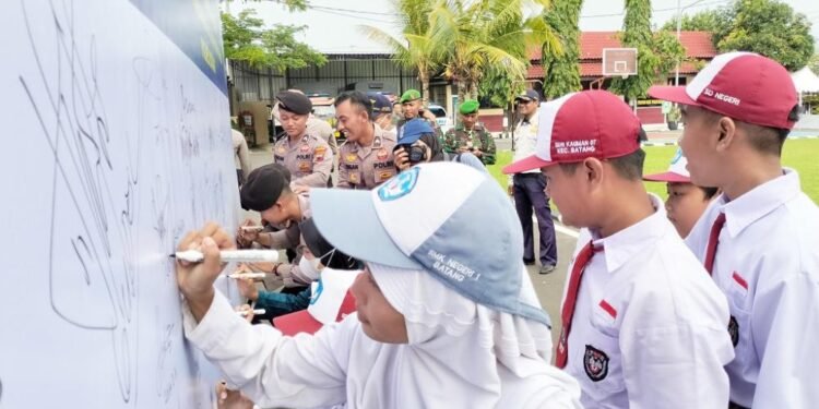 Prioritaskan Keselamatan Jalan: Ajak Komunitas Tandatangani Komitmen Bersama