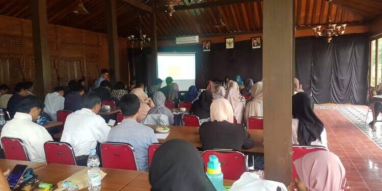 Pembimbingan Serta Pelatihan Media Sosial: Strategi Kunci Untuk Meningkatkan Pertumbuhan Usaha Dan Organisasi