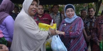 Sebanyak 400 Paket Sembako Murah, Langsung di Serbu Warga Batang