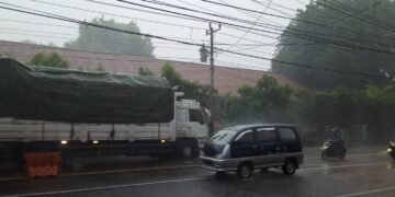 Batang Kota Dan Sekitarnya Diguyur Hujan Deras Disertai Angin Kencang