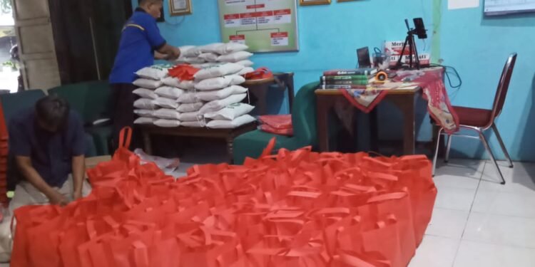 Yayasan Bangun Pemuda Indonesia Batang Bagikan Zakat ke 65 Mustahik