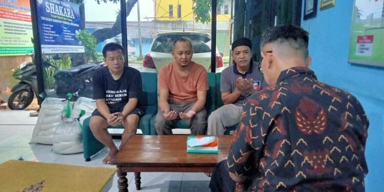 Yayasan Bangun Pemuda Indonesia Batang Bagikan Zakat ke 65 Mustahik