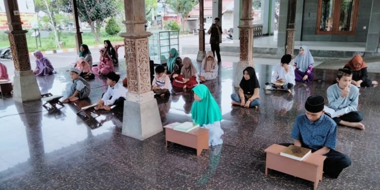 Yayasan Bangun Pemuda Indonesia Batang Bagikan Zakat ke 65 Mustahik