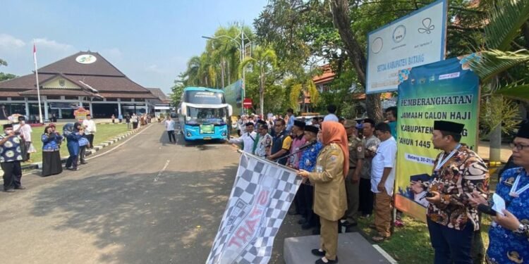 Bupati Batang Mengirim 712 Calon Jemaah Haji ke Tanah Suci