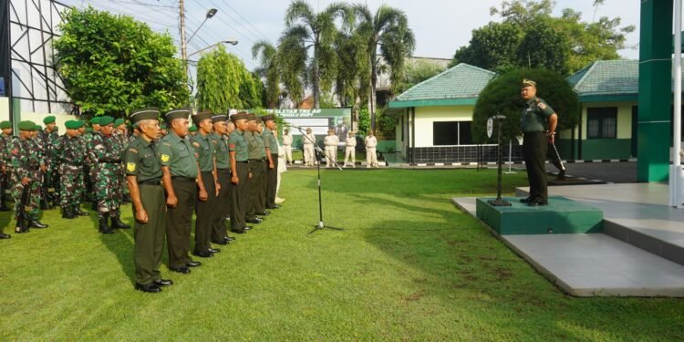 Untuk Kedua Kalinya DANDIM 0736/Batang Berikan Penghargaan Kepada Anggotanya Yang Berpretasi