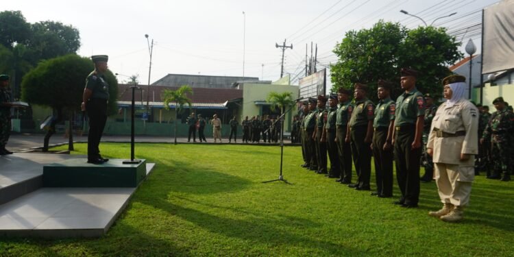 Untuk Kedua Kalinya DANDIM 0736/Batang Berikan Penghargaan Kepada Anggotanya Yang Berpretasi
