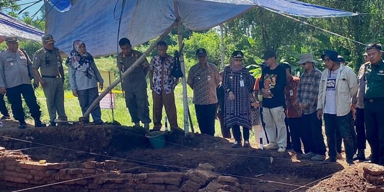 Tinjau Ekskavasi Candi, Pj Bupati Batang Dukung Untuk Dijadikan Situs Cagar Budaya