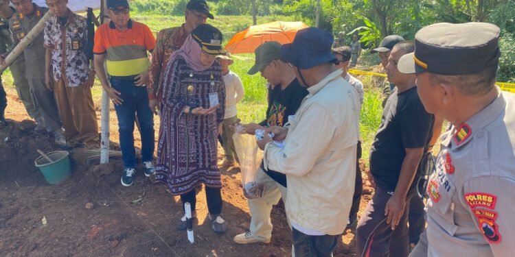 Tinjau Ekskavasi Candi, Pj Bupati Batang Dukung Untuk Dijadikan Situs Cagar Budaya