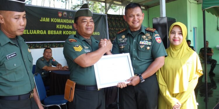 Jam Komandan Kodim Kepada Prajurit, PNS dan Persit Keluarga Besar Kodim 0736/Batang