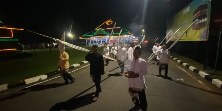 Tombak Abirawa dan 70 Pusaka Dijamas Pada Malam Suro