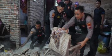 TNI/Polri Sigap Tangani Warga Terdampak Gempa Batang