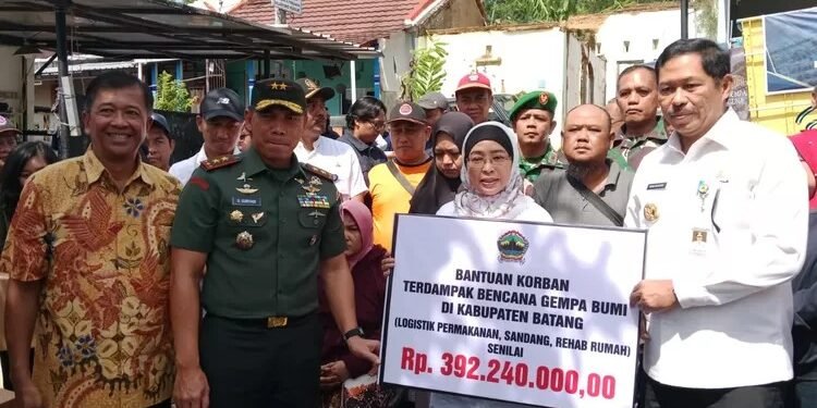 Pj Gubernur Jateng Sambangi Korban Gempa di Batang