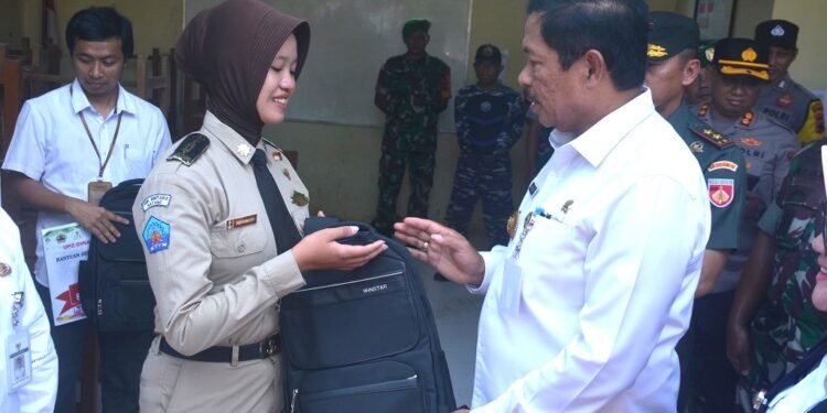 Pj Gubernur Jateng Sambangi Korban Gempa di Batang