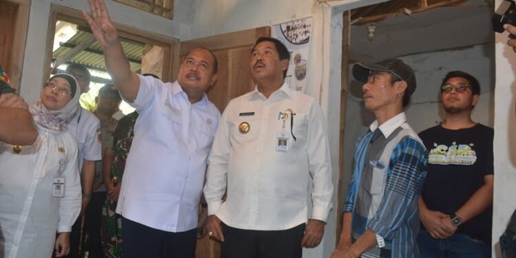 Pj Gubernur Jateng Sambangi Korban Gempa di Batang