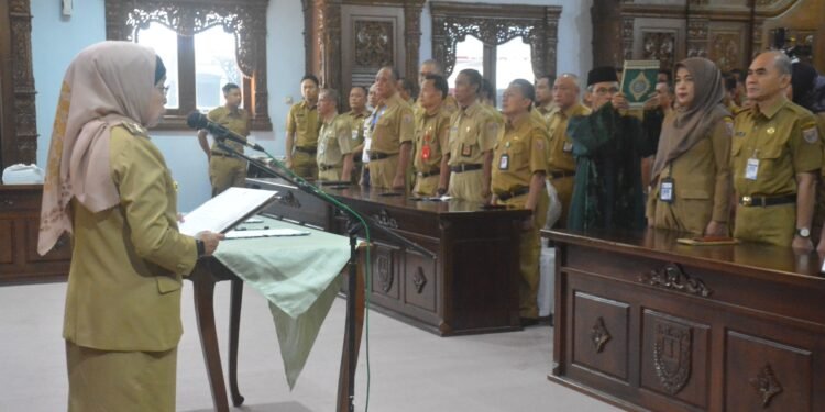 Pj Bupati Batang Minta, Kepada Pejabat Baru Dilantik Bekerjasama Membangun Kabupaten Batang