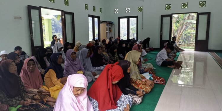 Yayasan Kiwari Gelar Tasyakuran Hari Asyura di Pondok Pesantren Lansia Marifatullah