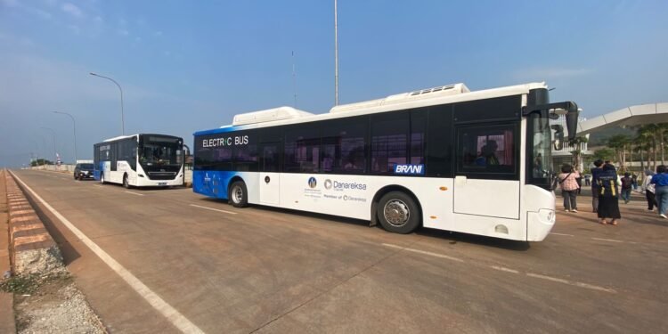 KIT Batang Luncurkan Bus Listrik Ramah Lingkungan
