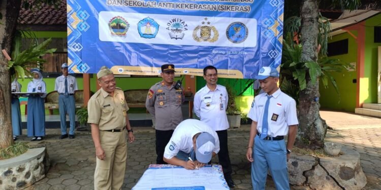 Sinergi Kepolisian, BNNK dan Guru di Batang: Edukasi Bahaya Narkoba di Lingkungan Pendidikan