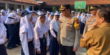 Wakapolres Batang Jadi Pembina Upacara di SMP N 3 Batang, Ajarkan Semangat Belajar Baru