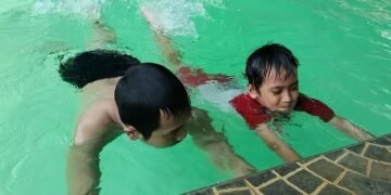 Liburan, Kolam THR Kramat jadi Ajang Berlatih Berenang