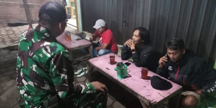 Melalui Komsos Babinsa Berikan Edukasi Bahaya Judi Online pada Warga Binaan