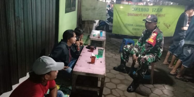 Melalui Komsos Babinsa Berikan Edukasi Bahaya Judi Online pada Warga Binaan