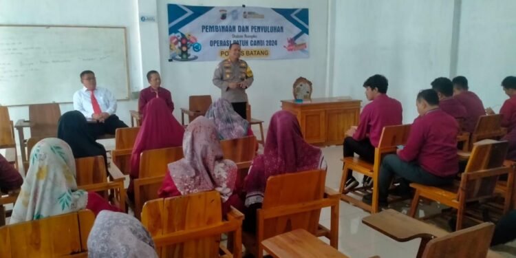 Ops Patuh Candi 2024: Satgas Bindikmas Sosialisasi di Universitas Sri Slamet Barang.