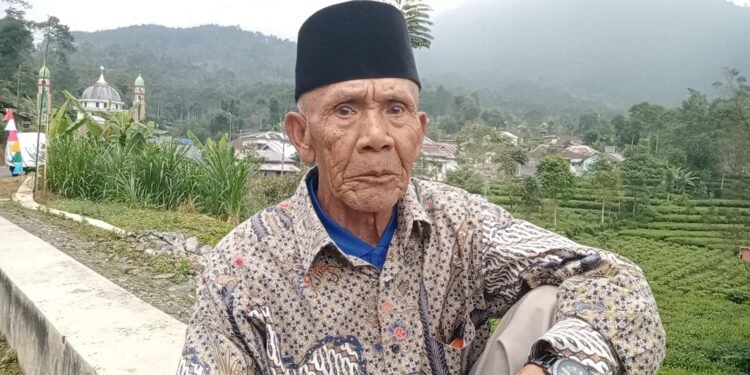 Warga Pacet Mengapresiasi Kegitan Program TNI Manunggal Membangun Desa Reguler Ke 121