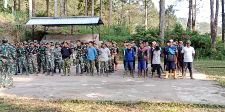 Sebelum Melaksanakan Tugas Personil Satgas TMMD Reguler Ke – 121 Melaksanakan Apel Pagi