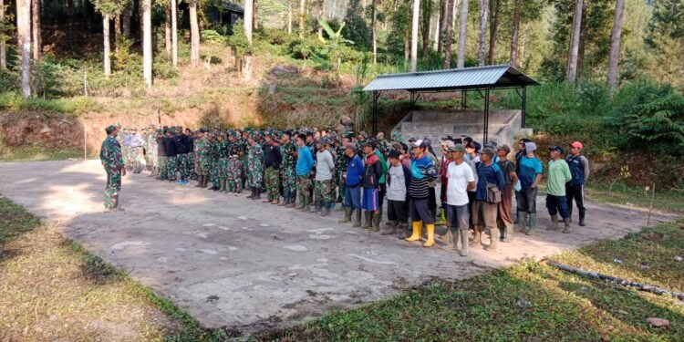 Sebelum Melaksanakan Tugas Personil Satgas TMMD Reguler Ke – 121 Melaksanakan Apel Pagi