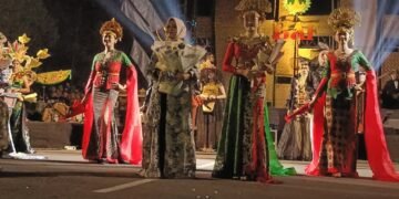 Tampil Memukau, Batik Night Carnival Suguhkan Karya Wulan Vellea