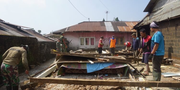 Satgas TMMD Reguler Ke 121 Desa Pacet Sudah Mulai Kerjakan RTLH (Rumah Tidak Layak Huni)