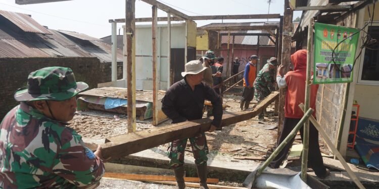 Satgas TMMD Reguler Ke 121 Desa Pacet Sudah Mulai Kerjakan RTLH (Rumah Tidak Layak Huni)