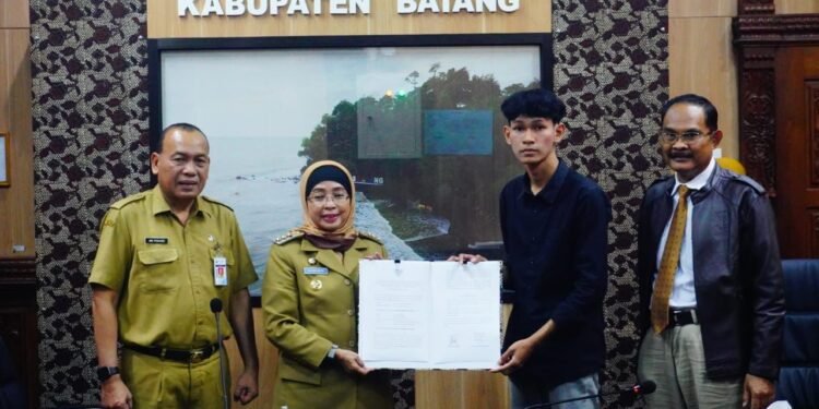 Pemkab Batang Berikan 14 Beasiswa Penuh Jurusan S1 Agri Bisnis PSDKU UNDIP