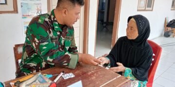 Pos Kesehatan Satgas TMMD Reguler 121 Batang Layani Warga Yang Berobat