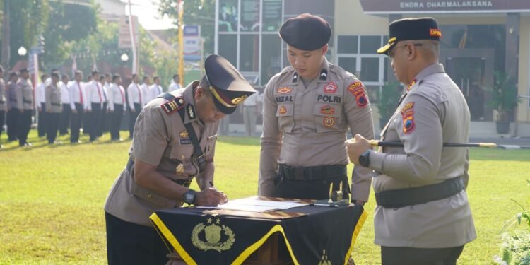 Demi Meningkatkan Kondisi KAMTIBMAS POLRES Batang lakukan Mutasi Dan Rotasi Jabatan