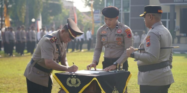 Demi Meningkatkan Kondisi KAMTIBMAS POLRES Batang lakukan Mutasi Dan Rotasi Jabatan