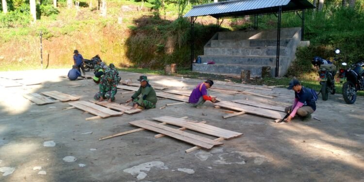 Fokuskan Pembangunan Drainase, Satgas TMMD Reguler 121 Siapkan Papan Bekisting