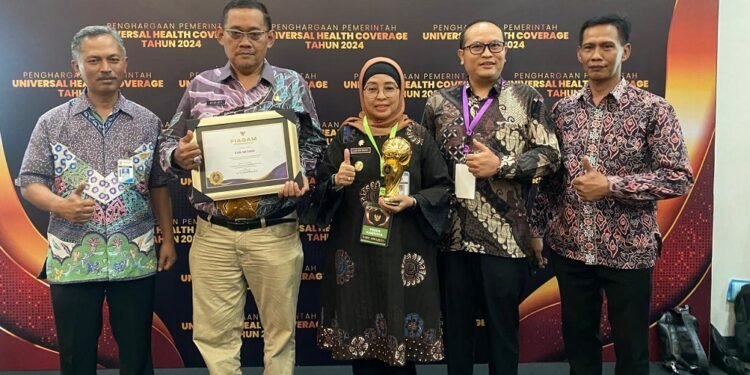 Mendapatkan Dukungan DPRD, Pj Bupati Batang Raih Penghargaan UHC Award 2024