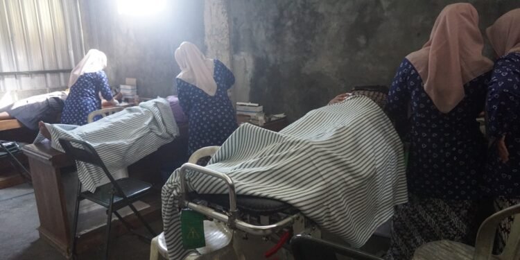 Antusias Masyarakat Ikuti Pelayanan KB Gratis di Lokasi TMMD Reguler Ke 121 Desa Pacet