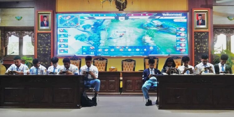 Droping Material Semen Terus Dilakukan Dengan Gunakan Kendaraan Pickup