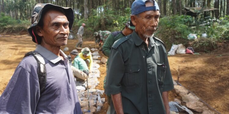 Wujudkan Impian Warga, Kodim 0736/Batang Buka Akses Jalan Tembus Ke Dieng