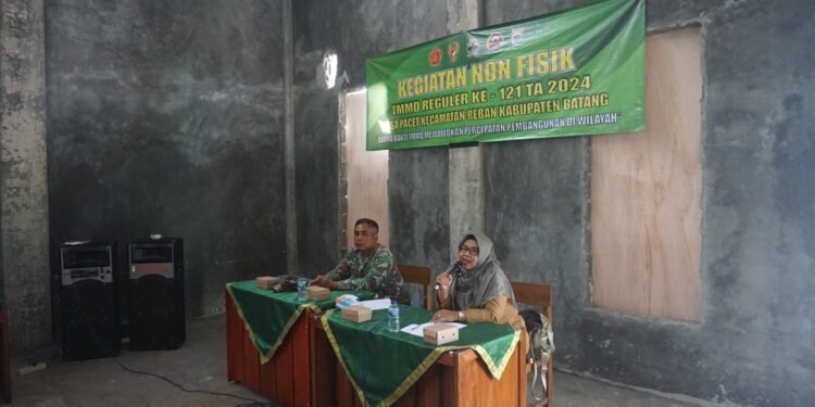 Dinas Kesehatan Berikan Penyuluhan Kesehatan Ke Warga Desa Pacet Dalam Program TMMD