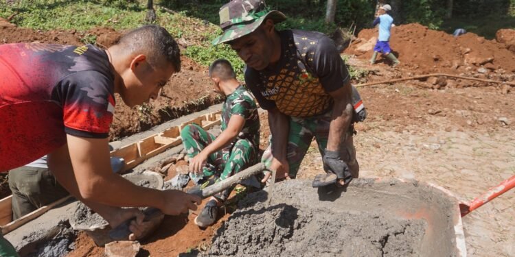 Pengalaman Pertama Prada Ale tergabung Dalam Satgas TMMD ke 121 Desa Pecet