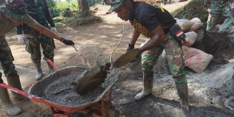 Pengalaman Pertama Prada Ale tergabung Dalam Satgas TMMD ke 121 Desa Pecet