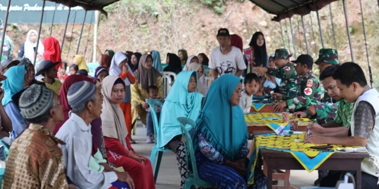 Warga Berbondong Ikuti Bakti Sosial Pengobatan Gratis Kodim 0736/Batang