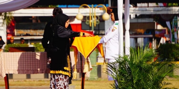 Upacara HUT Ke-79 RI, Pj Bupati Batang Ingin Implementasikan Nilai Pancasila Dalam Kelola Pemerintahan