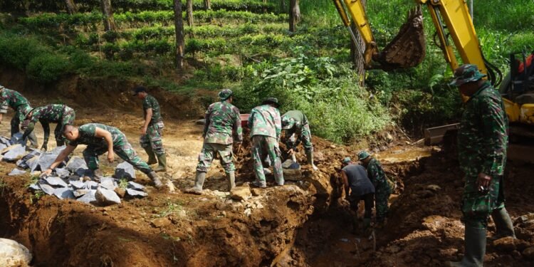 Pembangunan Gorong-Gorong Mulai Di Kebut Satgas TMMD